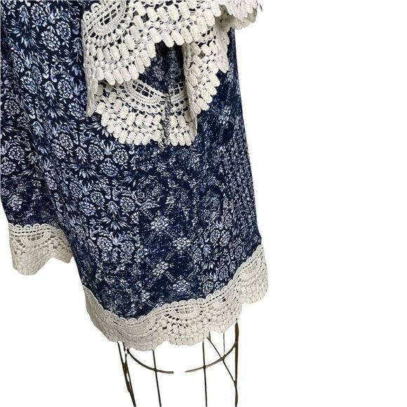 Front of Closet Blue & White Print Kimono With Lace Accents Size S - Picture 13 of 16